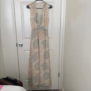 Robbi & Nikki by Robert Rodriguez Cream and Blue Plunge Maxi Dress